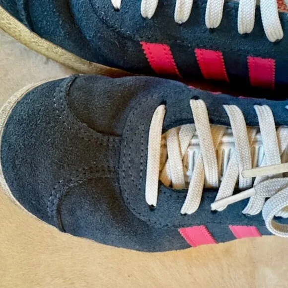Adidas Gazelle Women’s Sneakers Navy Pink Suede Size 6.5 - Picture 5 of 8